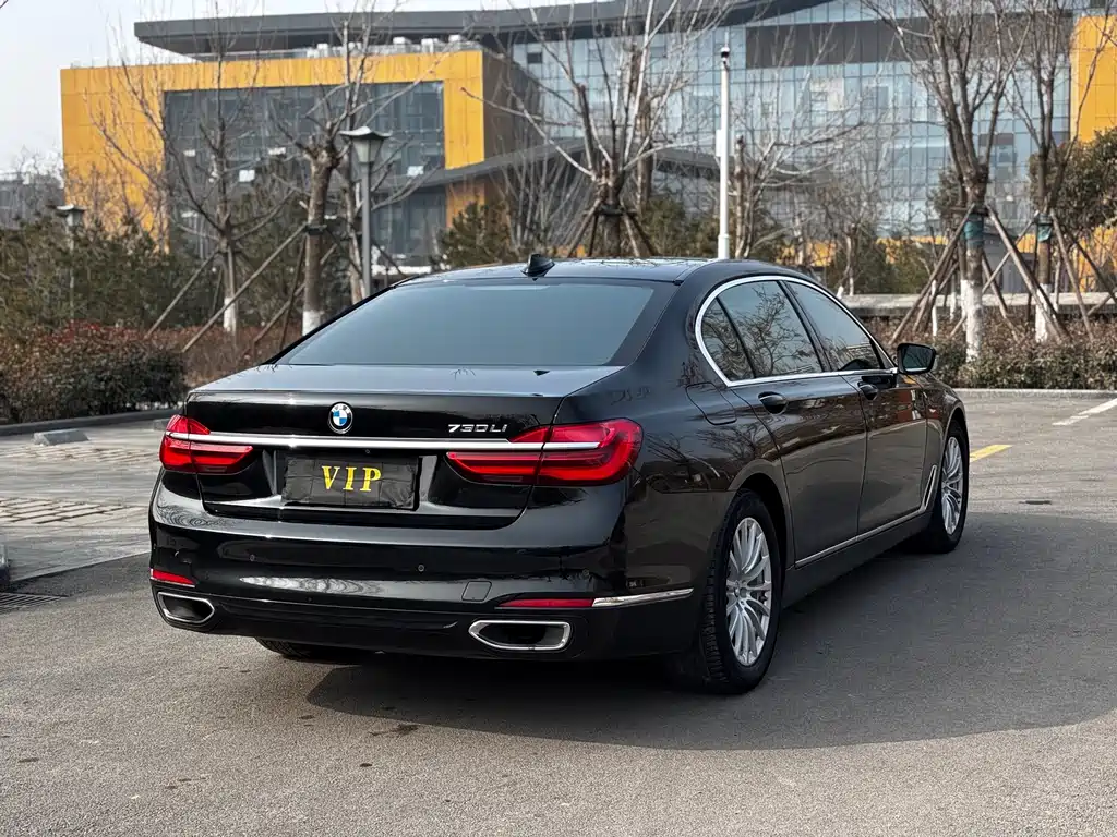 BMW 7 Series 2017 — фото 10