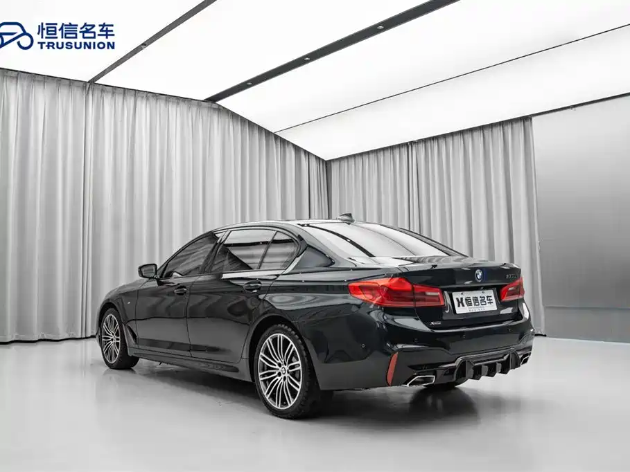 BMW 5 Series 2019 — фото 11