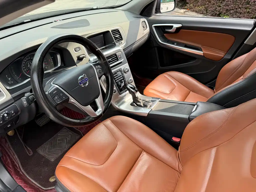 Volvo S60 2018 — фото 10