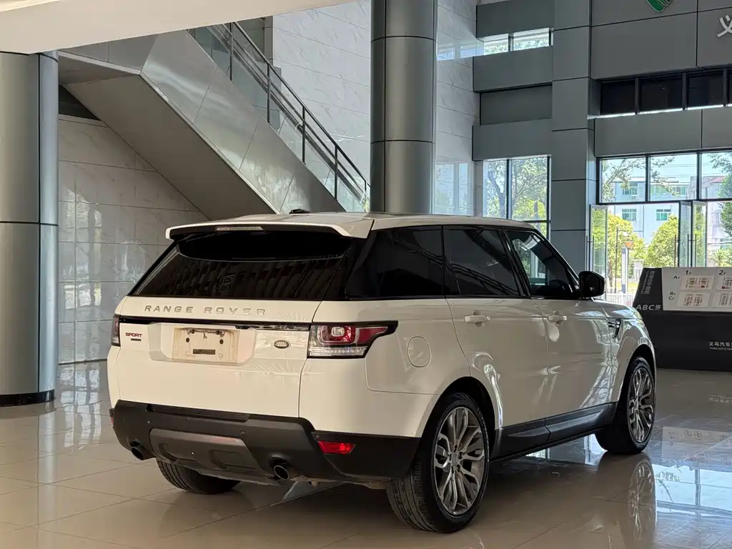 Land Rover Range Rover Sport 2016 — фото 11
