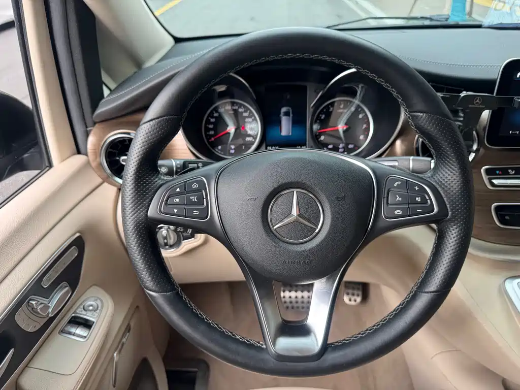 Mercedes-Benz V-Class 2021 — фото 13
