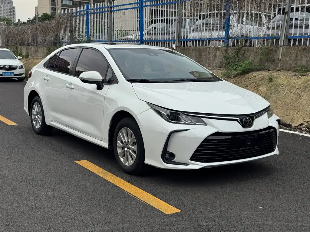 Toyota Corolla 2019 — фото 3