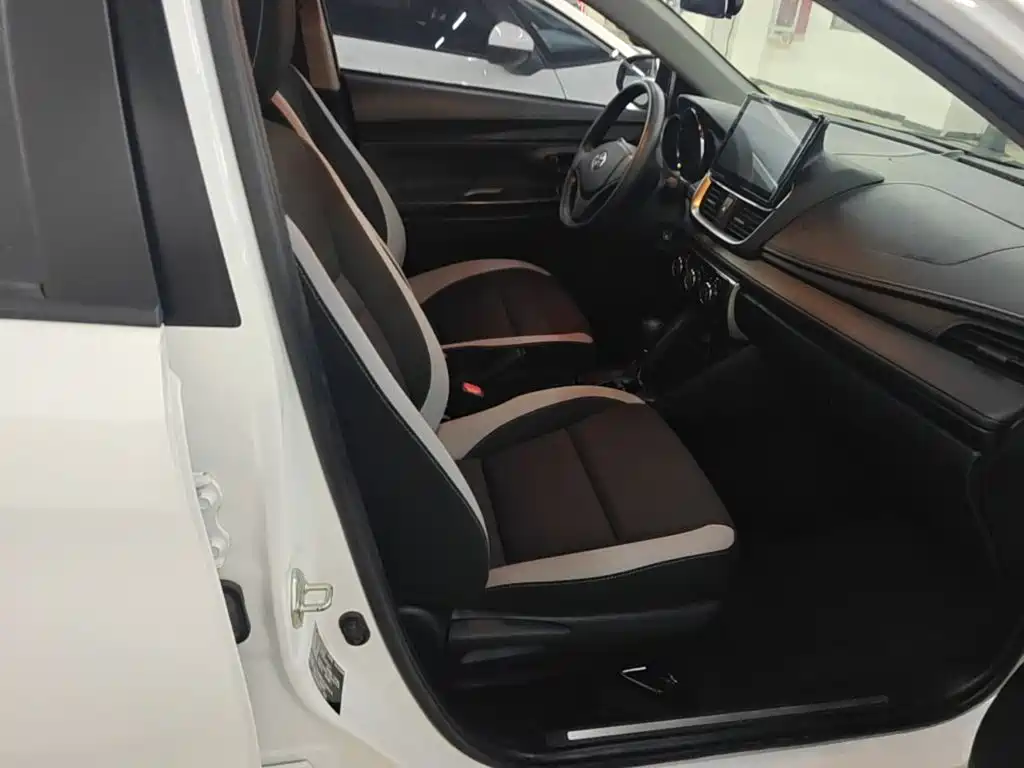 Toyota Yaris L 2020 — фото 25