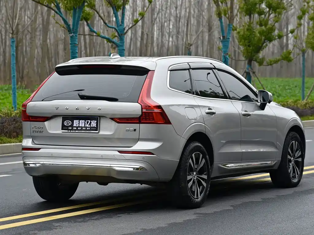 Volvo XC60 2022 — фото 17