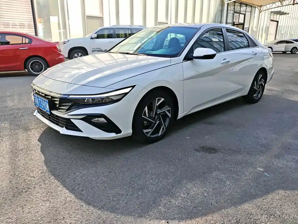 Hyundai Elantra 2023