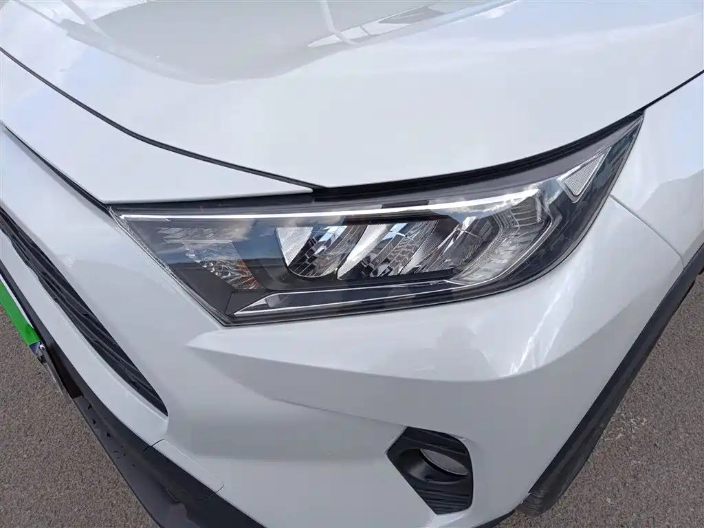 Toyota RAV4 2021 — фото 27