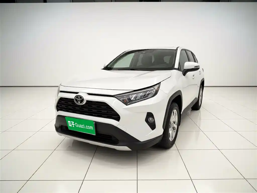 Toyota RAV4 2021 — фото 1
