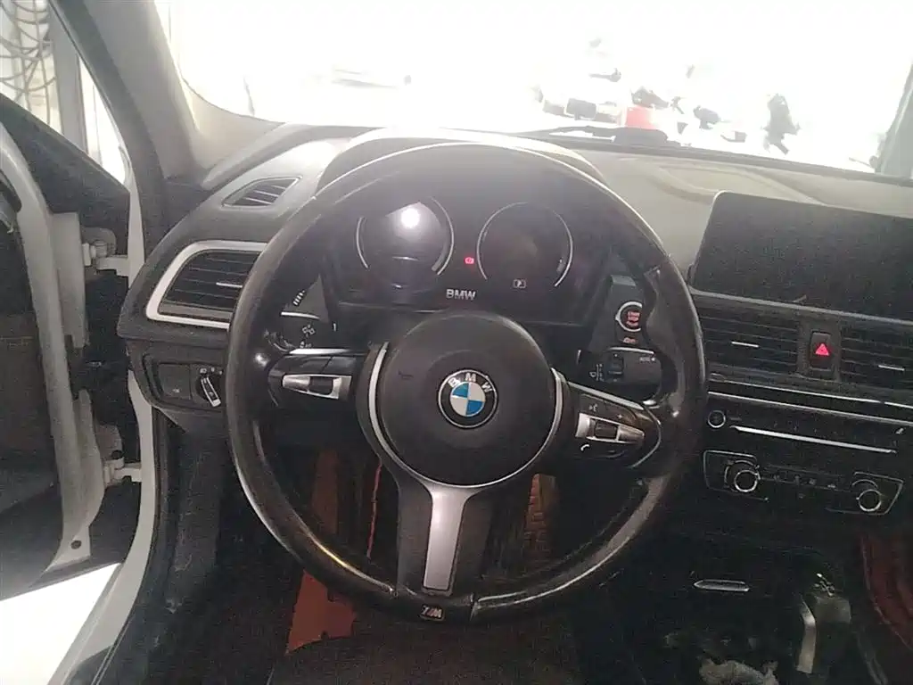 BMW 1 Series 2019 — фото 11