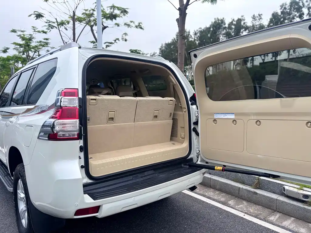 Toyota Prado 2015 — фото 11