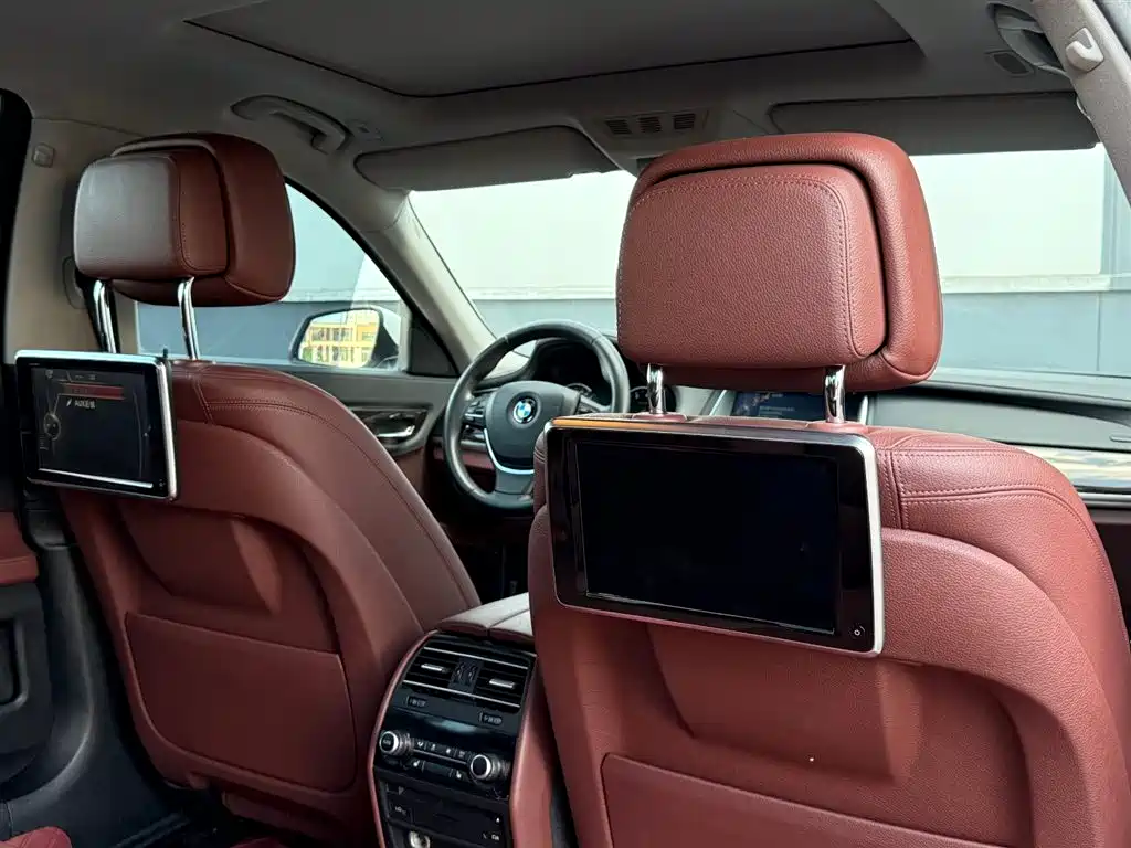 BMW 7 Series 2015 — фото 26