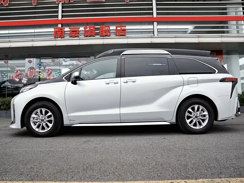 Toyota Granvia — фото 3