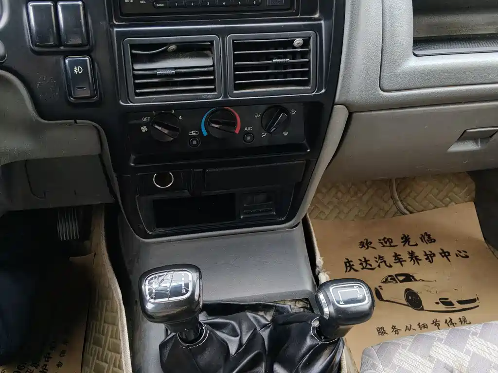 Isuzu Pickup 2015 — фото 11