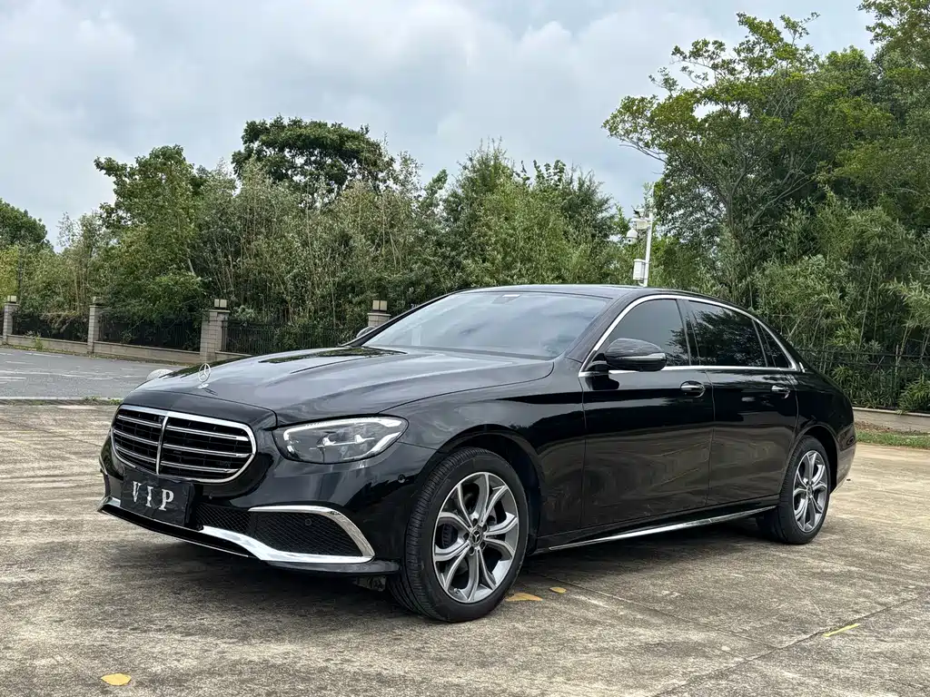 Mercedes-Benz E-Class 2023 — фото 1