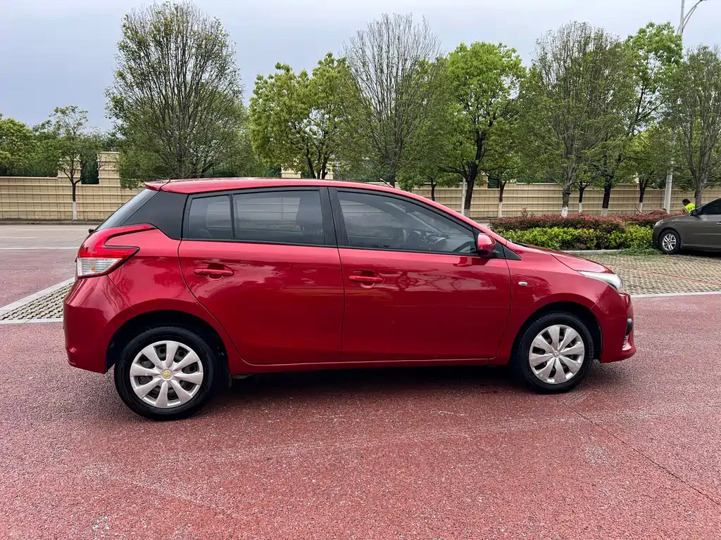 Toyota Yaris L 2016 — фото 11