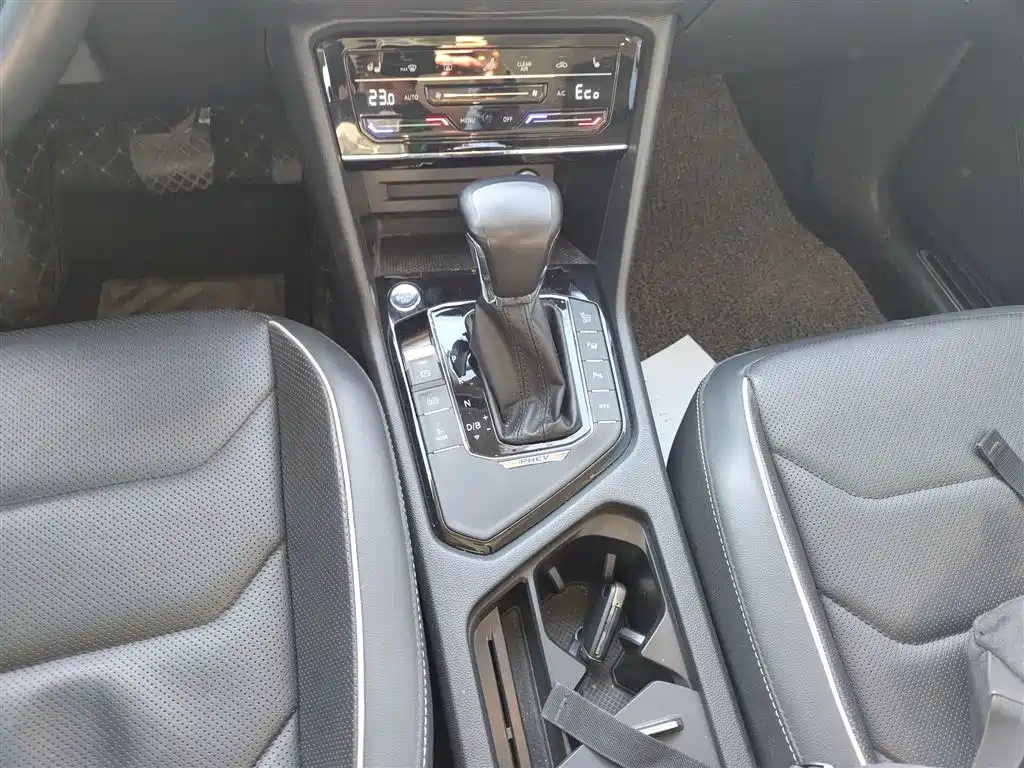 Volkswagen Tiguan L PHEV 2020 — фото 11
