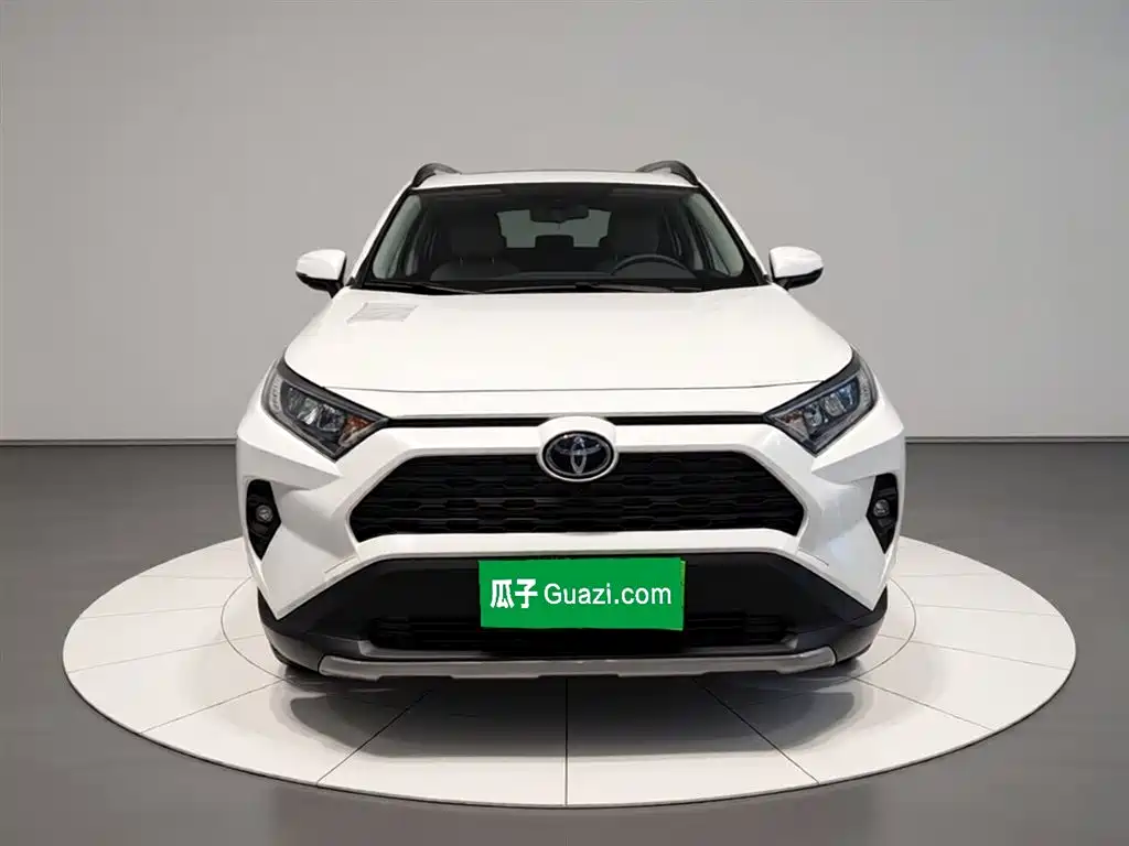 Toyota RAV4 2023 — фото 2