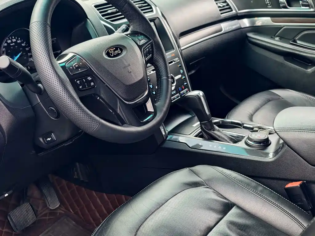 Ford Explorer 2016 — фото 9
