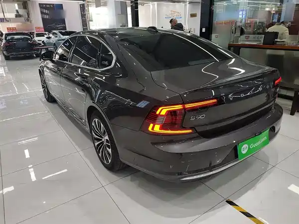 Volvo S90 2025