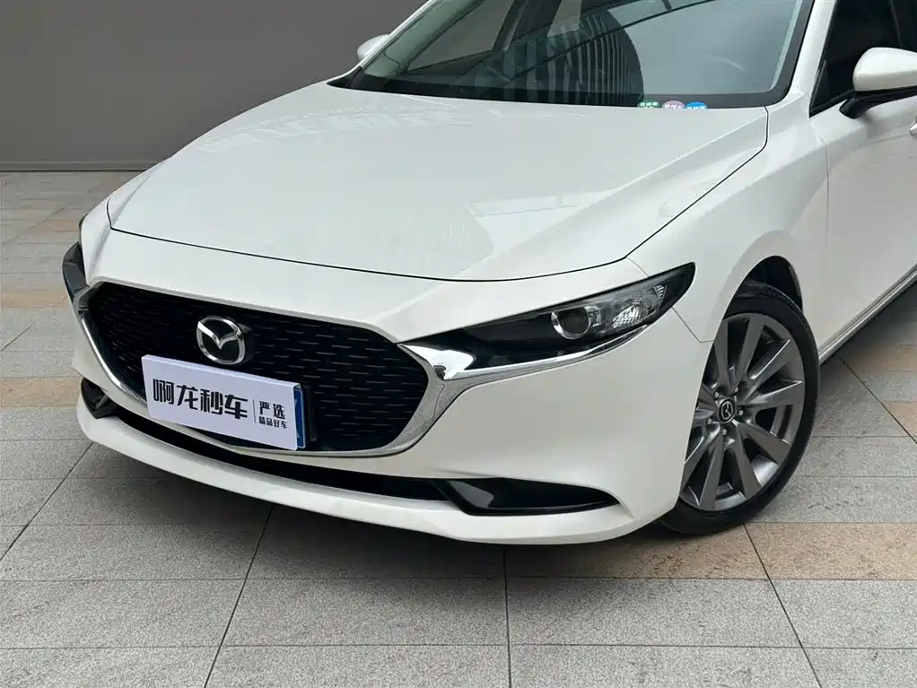 Mazda 3 Axela 2022 — фото 2