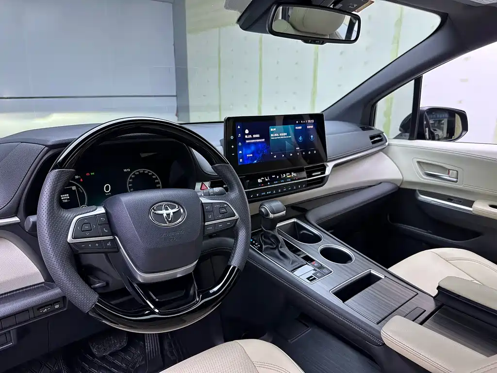 Toyota Sienna 2022 — фото 10