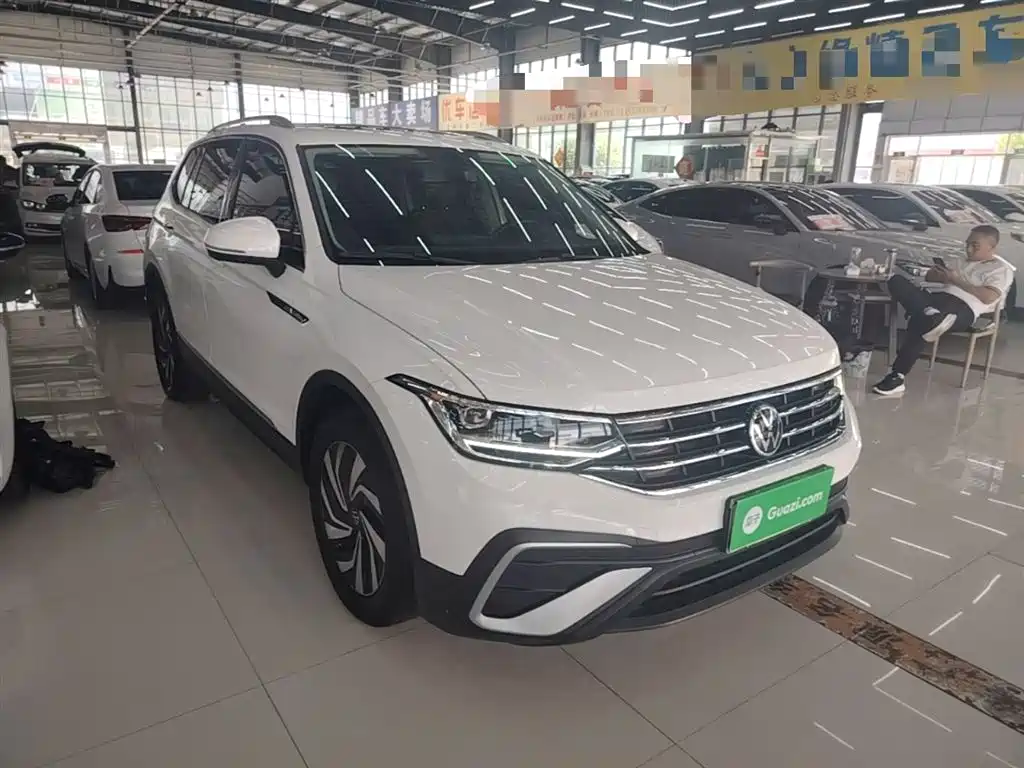 Volkswagen Tiguan L 2023 — фото 4