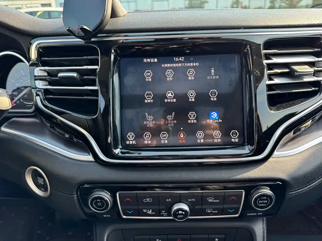 Jeep Commander 2018 — фото 13