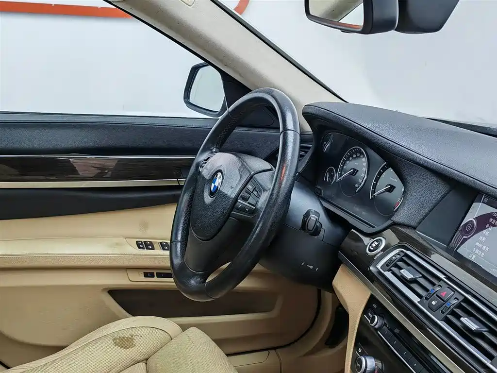 BMW 7 Series 2011 — фото 22