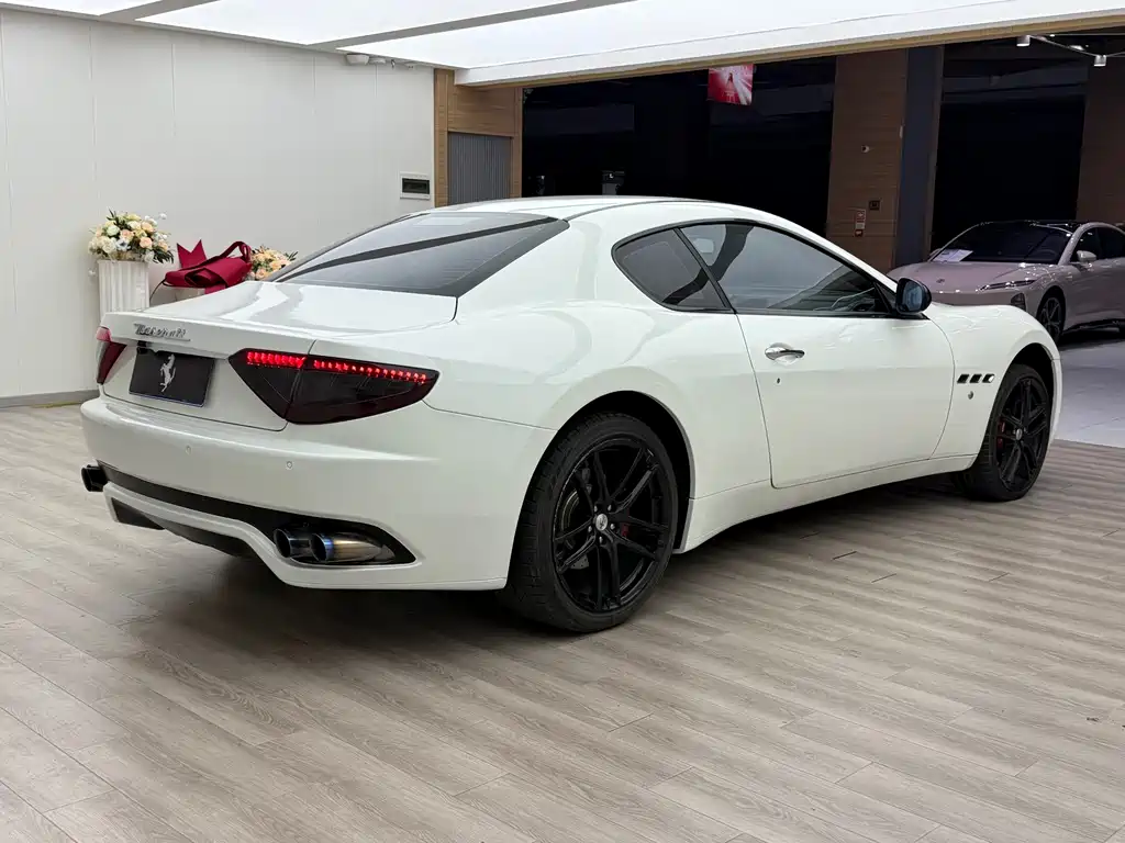Maserati GranTurismo 2013 — фото 6