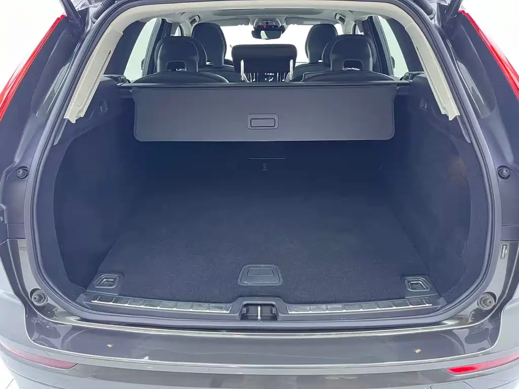 Volvo XC60 2018 — фото 27