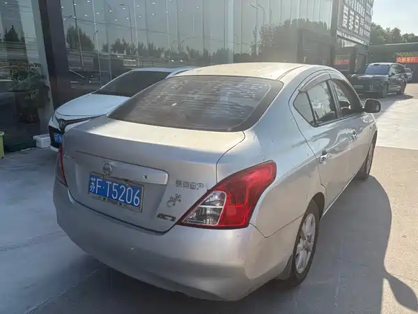 Nissan Sunny 2011