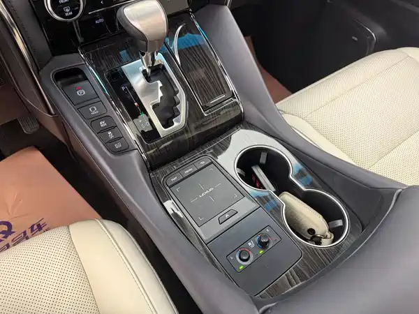 Lexus LM 2020