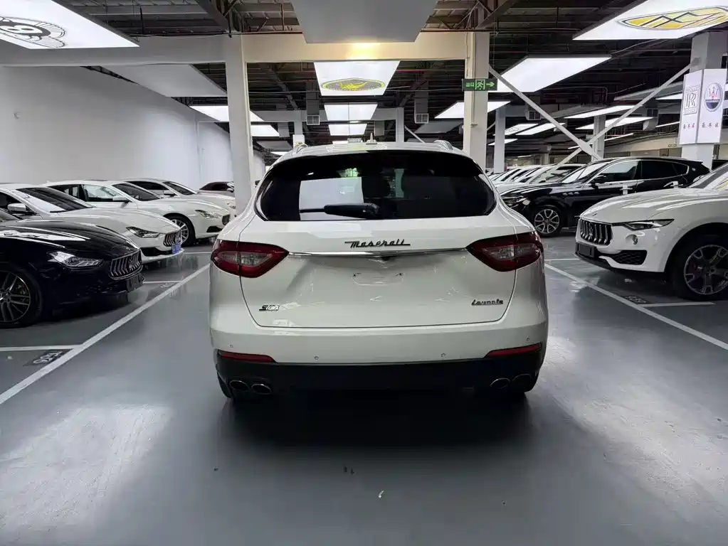 Maserati Levante 2017 — фото 15