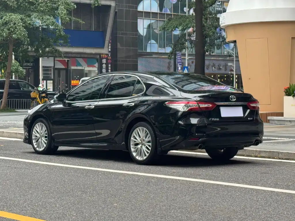 Toyota Camry 2019 — фото 14