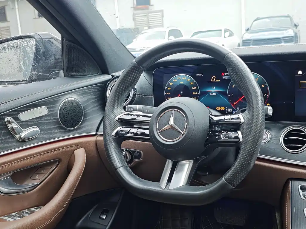 Mercedes-Benz E-Class 2023 — фото 14