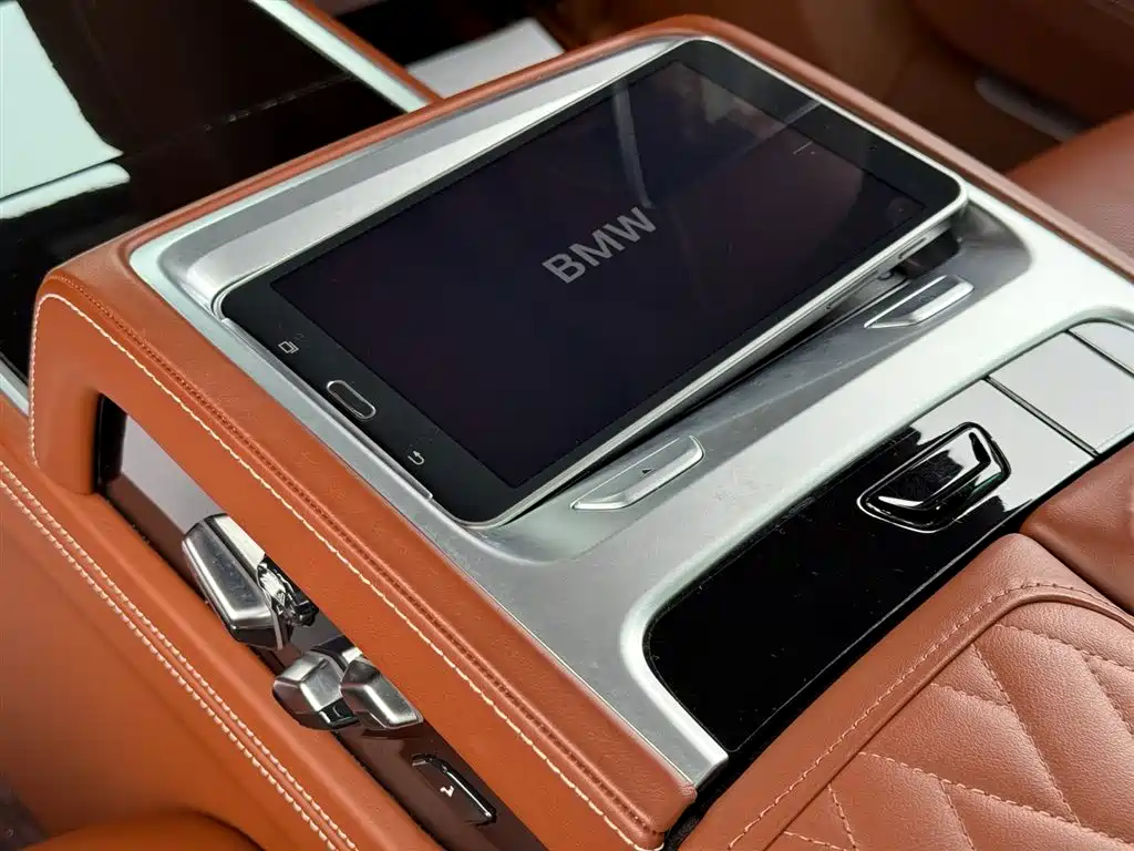 BMW 7 Series 2020 — фото 11