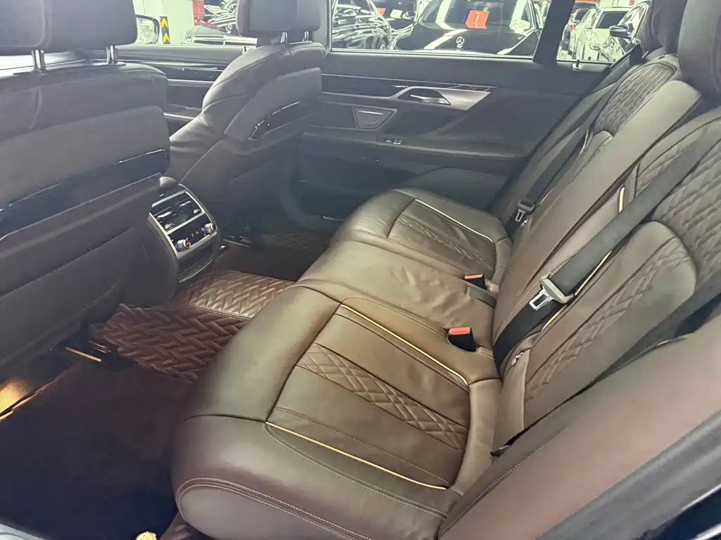 BMW 7 Series 2021 — фото 15