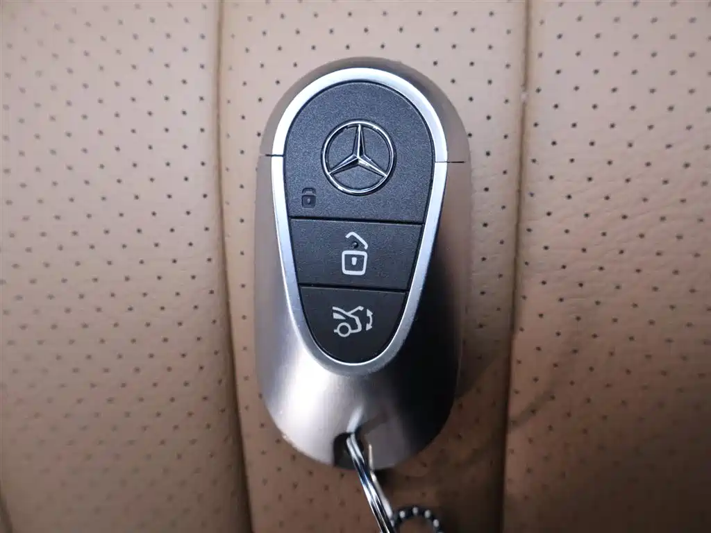 Mercedes-Benz E-Class 2024 — фото 25