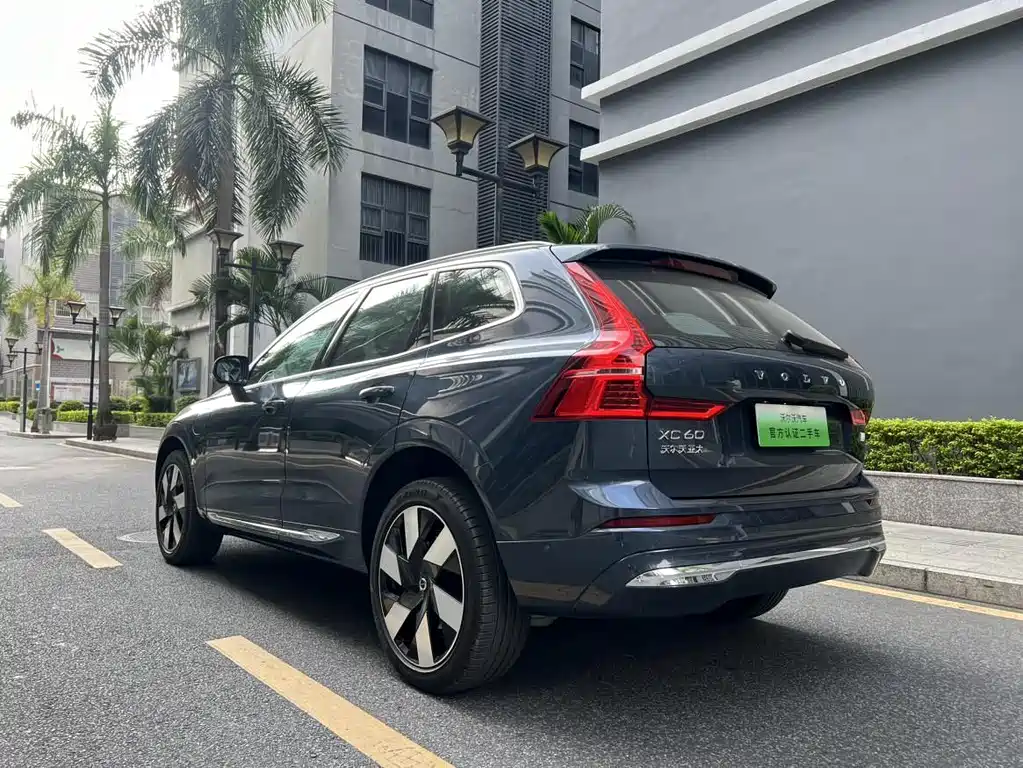 Volvo XC60 PHEV 2024 — фото 11