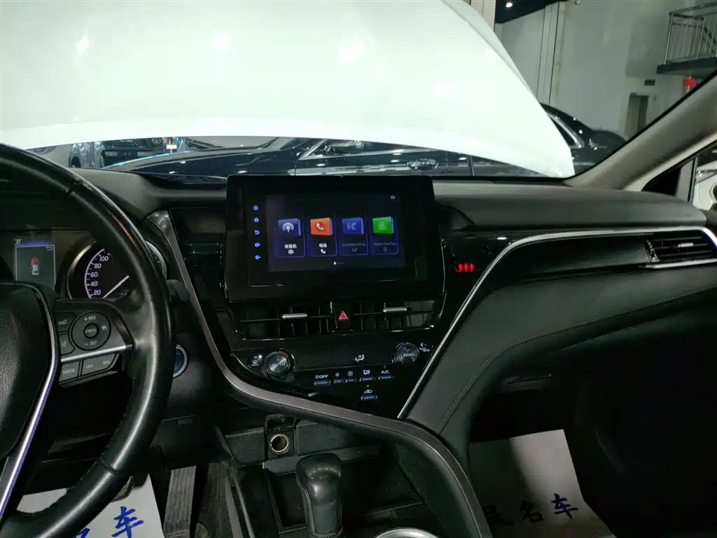 Toyota Camry 2024 — фото 13