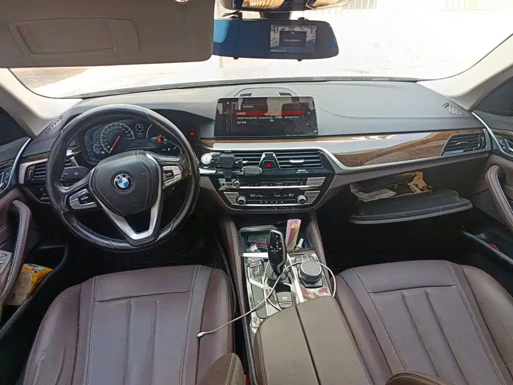 BMW 5 Series 2019 — фото 13