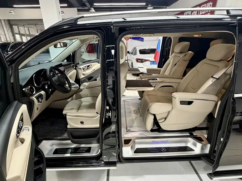Mercedes-Benz V-Class 2024 — фото 19