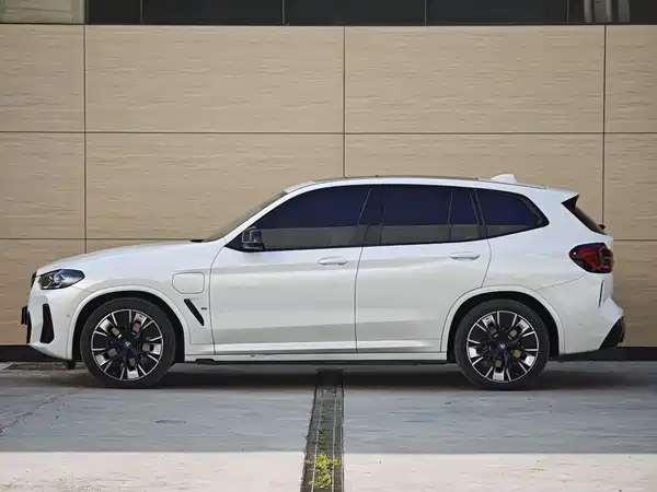 BMW iX3 2024