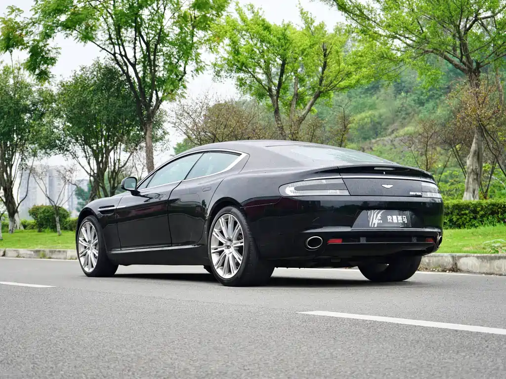 Aston Martin Rapide 2011 — фото 4