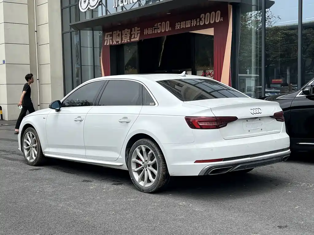 Audi A4L 2019 — фото 2