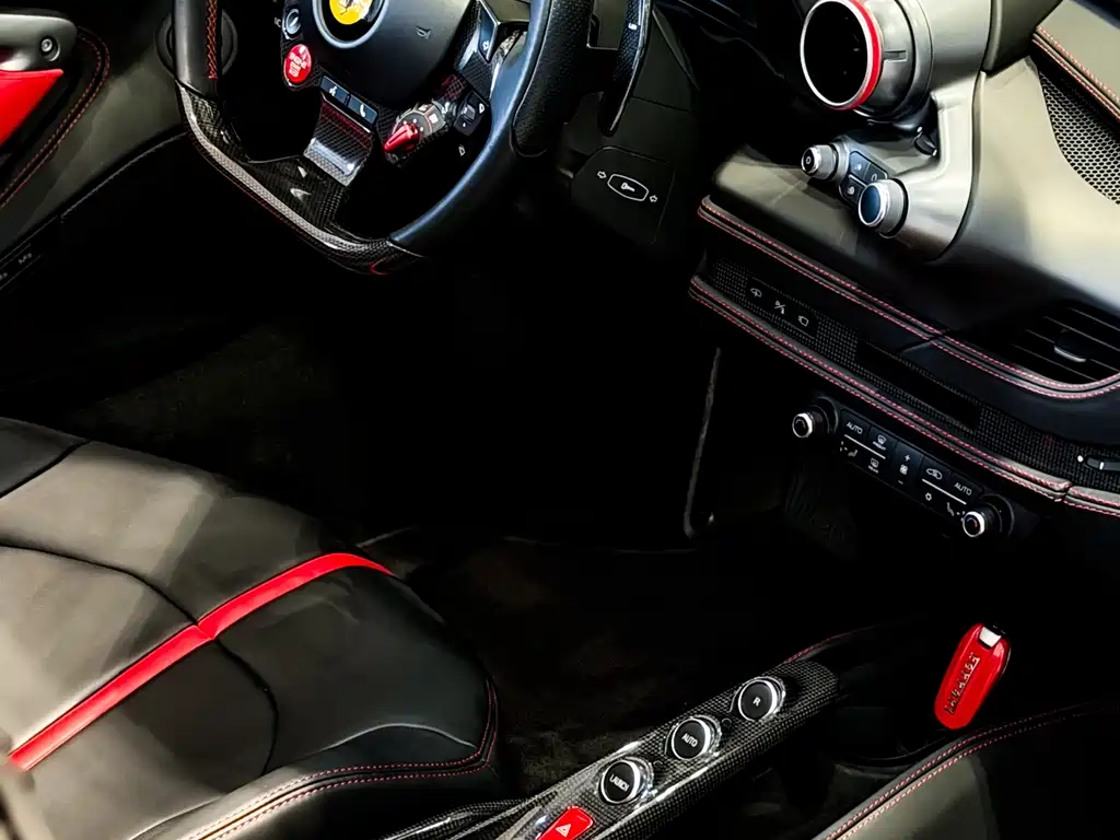 Ferrari F8 2022 — фото 9