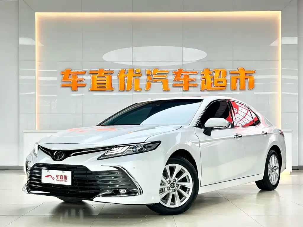 Toyota Camry 2022 — фото 1