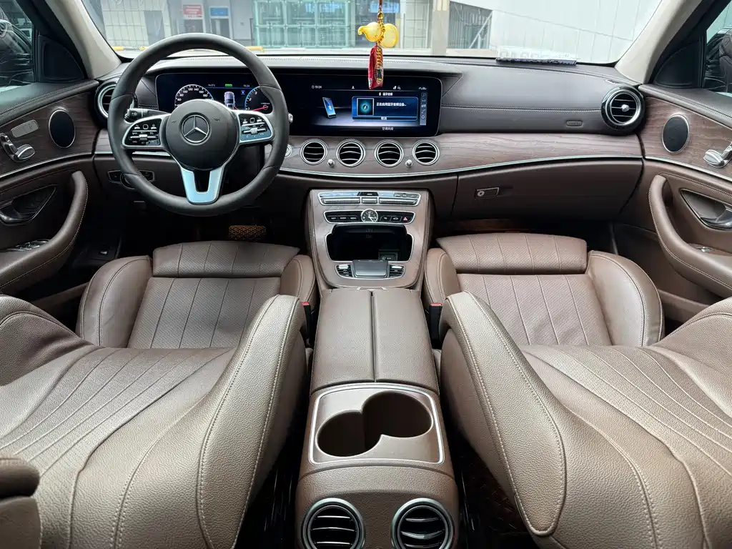 Mercedes-Benz E-Class 2020 — фото 17