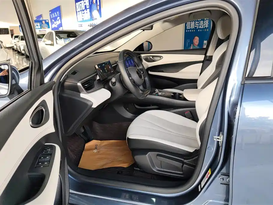 BYD Seal 05 DM-i 2025 — фото 9