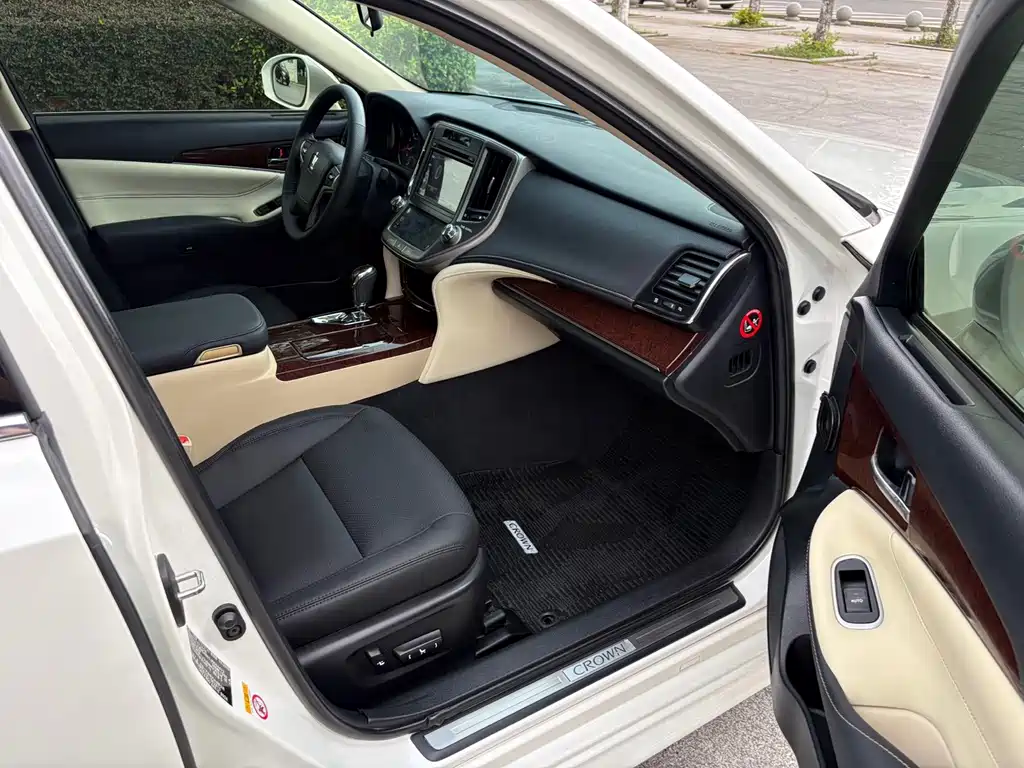 Toyota Crown 2019 — фото 10