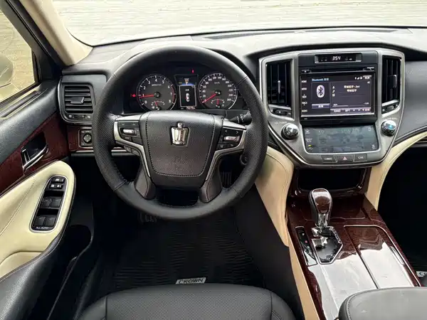 Toyota Crown 2019